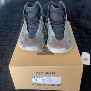Authentic Adidas YEEZY
Yeezy QNTM "Teal Blue" sneakers